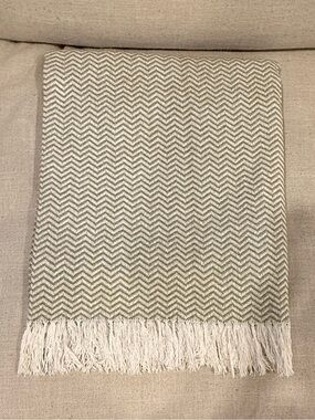 Sferra Luxury Cotton Chevron Throw Blanket Olive/Cream Fringe